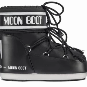 Moon Boots - Jättefina moon boots nyinköpta men var för små och kvitto fanns ej ❤️ Buda i kommentarerna bud börjar på 600kr ❤️ Egna bilder går att fixa❤️ Kan skickas för 99kr spårbart❤️