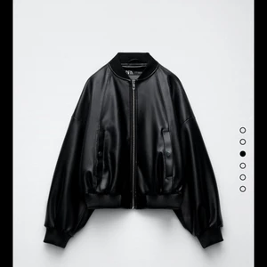 Jacka zara - Om någon säljer denna jackan i m så köper jag gärna eller om ni vill byta något kontakta mig:)