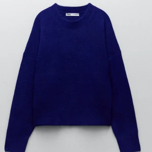 stickad tröja  - säljer denna populära stickade tröjan då jag inte får någon användning utav den😃använd några fåtal gånger, köpare står för frakt😃 hör av dig vid fler bilder på tröjan 