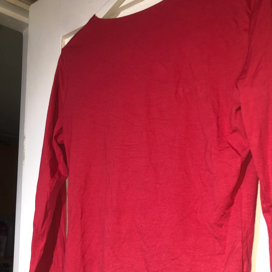 Röd urringad tröja - 90