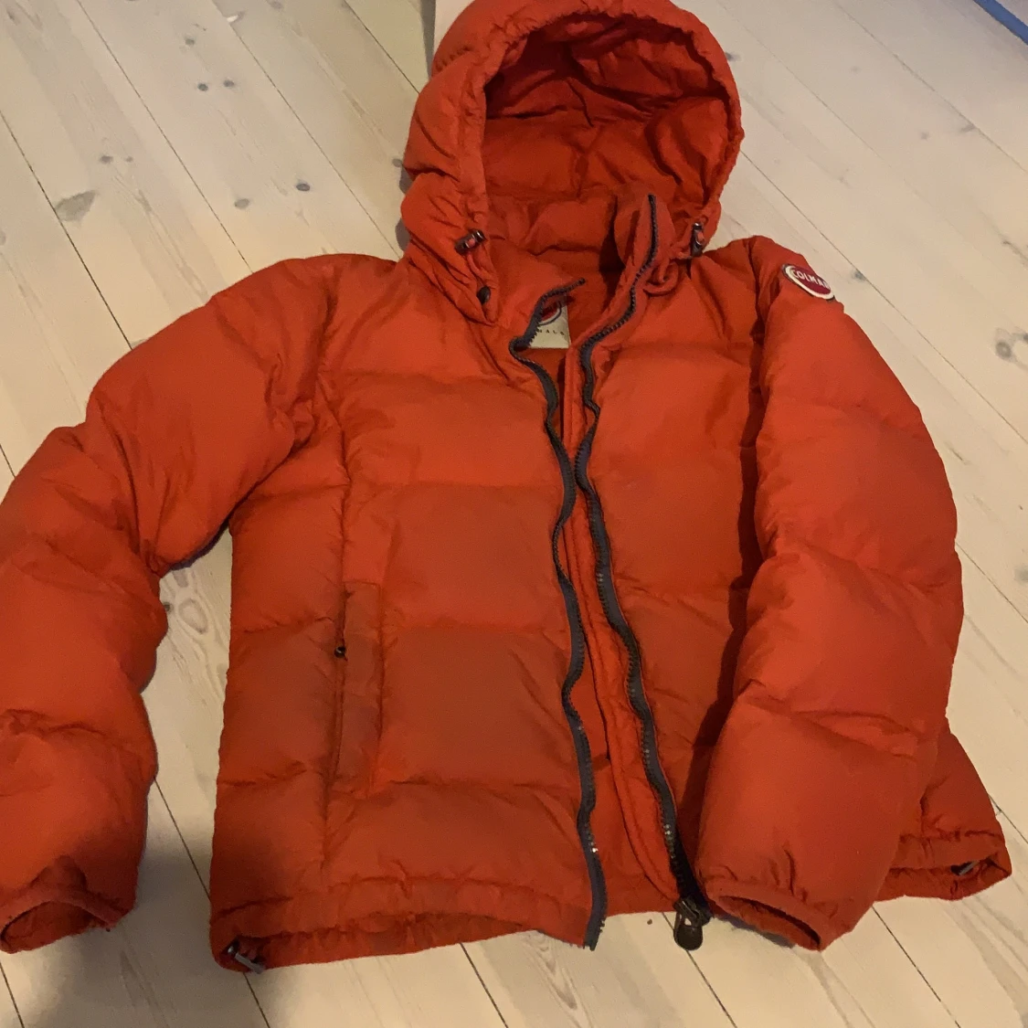 Röd colmar jacka