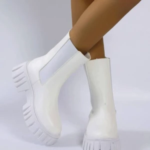 Vita boots  - Vita boots , aldrig använda! Skriv för fler frågor o bilder🥰