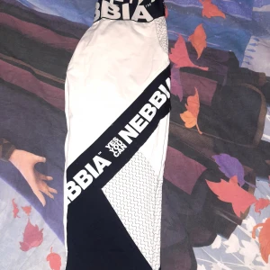 Träningsbyxor  - Fina träningsbyxor i märket nebbia stl xs 