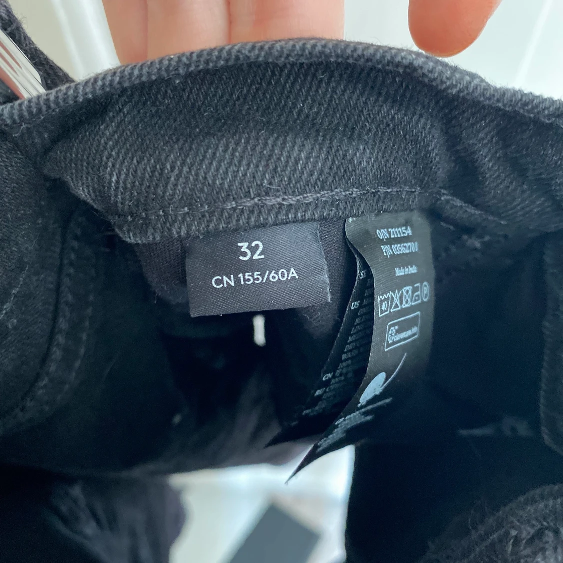 Svart jenaskjol från MONKI  - 91