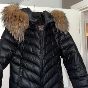 Hollies jacka - En hollies jacka med äkta päls, använd men inga skavanker på!