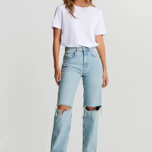 90s highwaist jeans - Så fina jeans från ginatricot! Nyskick! Säker då jag tyckte de va lite för korta på mig som är ca 175.  Pris är diskuterbart, vill gärna ha de sålda snabbt!