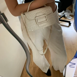 Väska från Zara💕 - Fin liten väska från zara, säljer pågrund av att den inte kommer till användning.