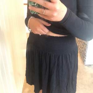jättefin kjol från Hm!!❤️ Jättefin passform och jätteskön (stretchigt tyg)