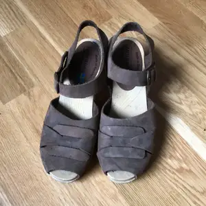 Sandaler med träklack. Fint skick