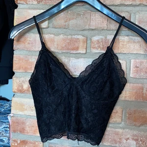 Topp storlek XS  - jätte söt topp från bikbok i storlek xs, fint skick men mycket andvänd 