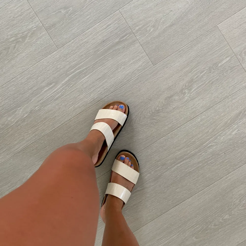 Säljer dessa fina sandaler pga för små. Använd få gånger 🤍. Skor.