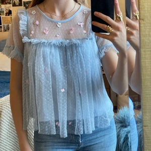 Blå topp - Gullig blå topp med paljetter, i storlek L