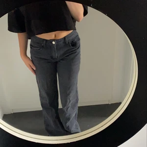 midwaist jeans - jättefina midwaist jeans ifrån topshop (säljer två st svarta par o ett blått par) knappt använda då de it riktigt är min stil 😚😚