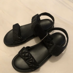 Sandaler från ginatricot - Aldrig använda men väldigt snygga!