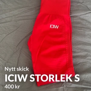 ICIW storlek S - Använder dessa inte så säljer de för 400kr. De är i helt nytt skick så jag köpte de i Oktobwe 2020 och har knappt använt dem. 