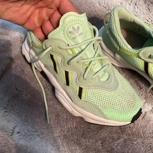 Adidas skor - Oanvända 500kr pris kan diskuteras 