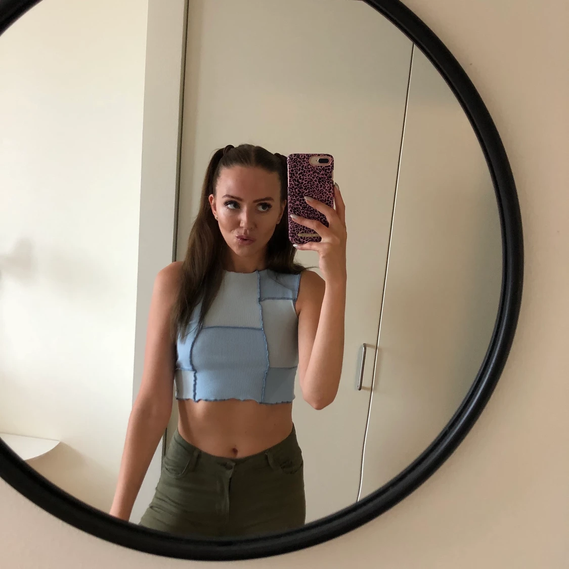 Trendig ljusblå crop top S 