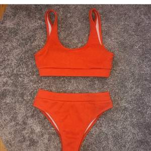 En orange bikini från SHEIN! Köptes för ca två månader sedan för 148kr och säljer för 50kr + 24kr frakt! Storlek s! 
