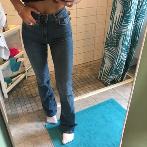 Bootcut jeans - Bootcut högmidjade jeans från Cubus. Använda en, max två gånger. Säljer då dem inte kommer till användning.