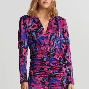 Klänning Gina tricot - Oanvänd. Storlek 34.