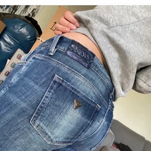 Lågmidjade jeans - Jätte fina jeans som ej kommer till användning. Köpa på Plick så ej mina bilder.