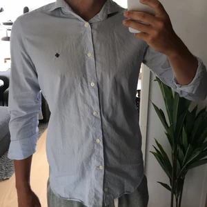 Morrisskjorta passar storlek S-M - Morrisskjorta passar storlek S-M, använd ett fåtal gånger. Billigare vid snabb affär.