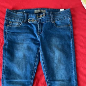 Vintage lågmidjade jeans - Väldigt trendiga vintage lågmidjade jeans. Köparen står för frakten 