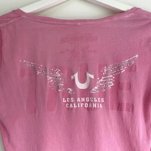true religion tshirt - Najs true religion tshirt i bra skick, den är lite genomskinlig. Mer som storlek M än L, jag har vanligtvis S