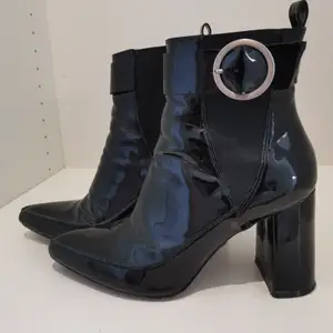 Högklackade skor från H&M i storlek 40. Fint skick 🖤✨ Gratis frakt 🥰