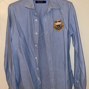 Ralph lauren skjorta strl 4 - Använd 1 gång, strl 4 är som S (36). Köpt i USA