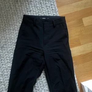 Kostymbyxor - Kostymbyxor ifrån Bikbok. Använda men fint skick. 