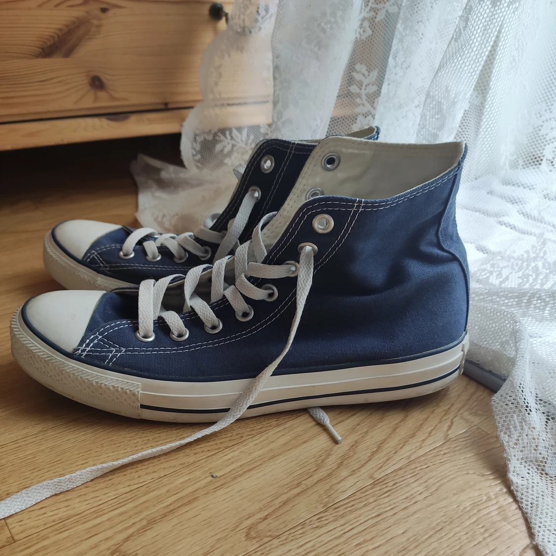 Jeansblå Converse i storlek 41