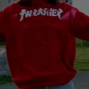 thrasher hoodie - en ny thrasher hoodie bara använt nägra få gånger, stolek S.
