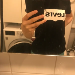 Svart Levis t-shirt - Helt ny äkta Levis tröja! Storlek: S (kan passa XS)