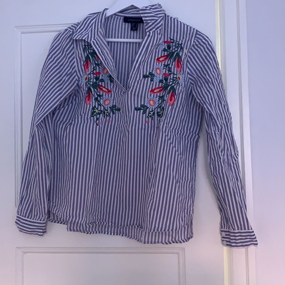Jätte jätte fin blus med fina broderier. Från Forever 21. Stl 36. . Blusar.