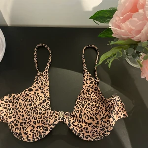 Bikini topp - I nyskick, aldrig använd. Storlek M