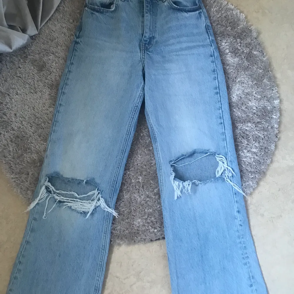 Säljer jeans i storlek 32 men skulle säga att de är en 34! Helt nya!. Jeans & Byxor.