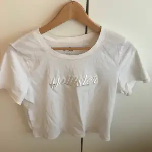 Fin t-shirt ifrån hollister. Köpt förra sommarn så i fint skick