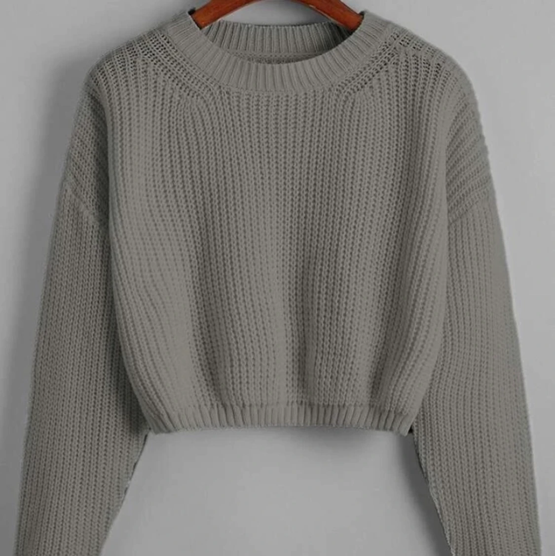 Stickad grå tröja