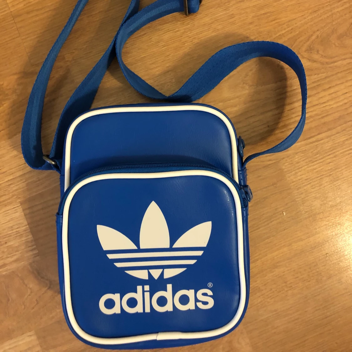 Adidas väska 