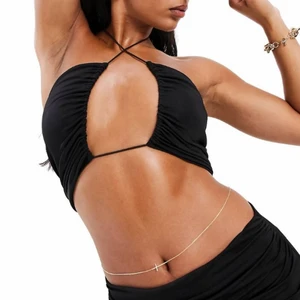 svart topp - festtopp som antingen går att ha som den är eller med exempelvis en skjorta över 🧚🏽‍♀️