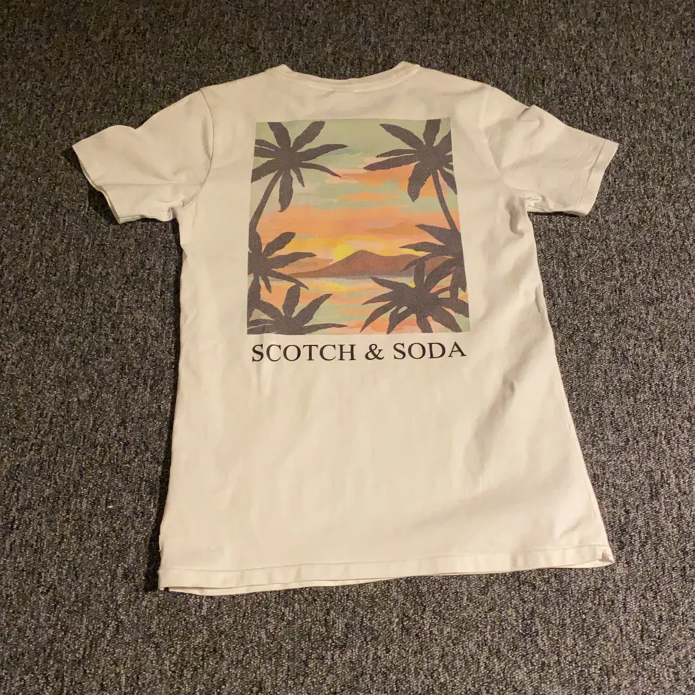Scotch and Soda T-shirt i storlek 164cm (14år). Kontakta mig vid frågor!. T-shirts.