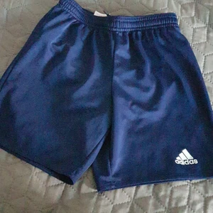 Adidas fotbollsshorts - Fotbollsshorts (Sickla IF) inget tryck bara mörkblå