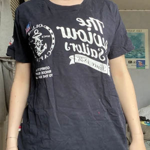 oversize tee - Snygg oversize tee, aldrig använt den själv men köpt på secondhand