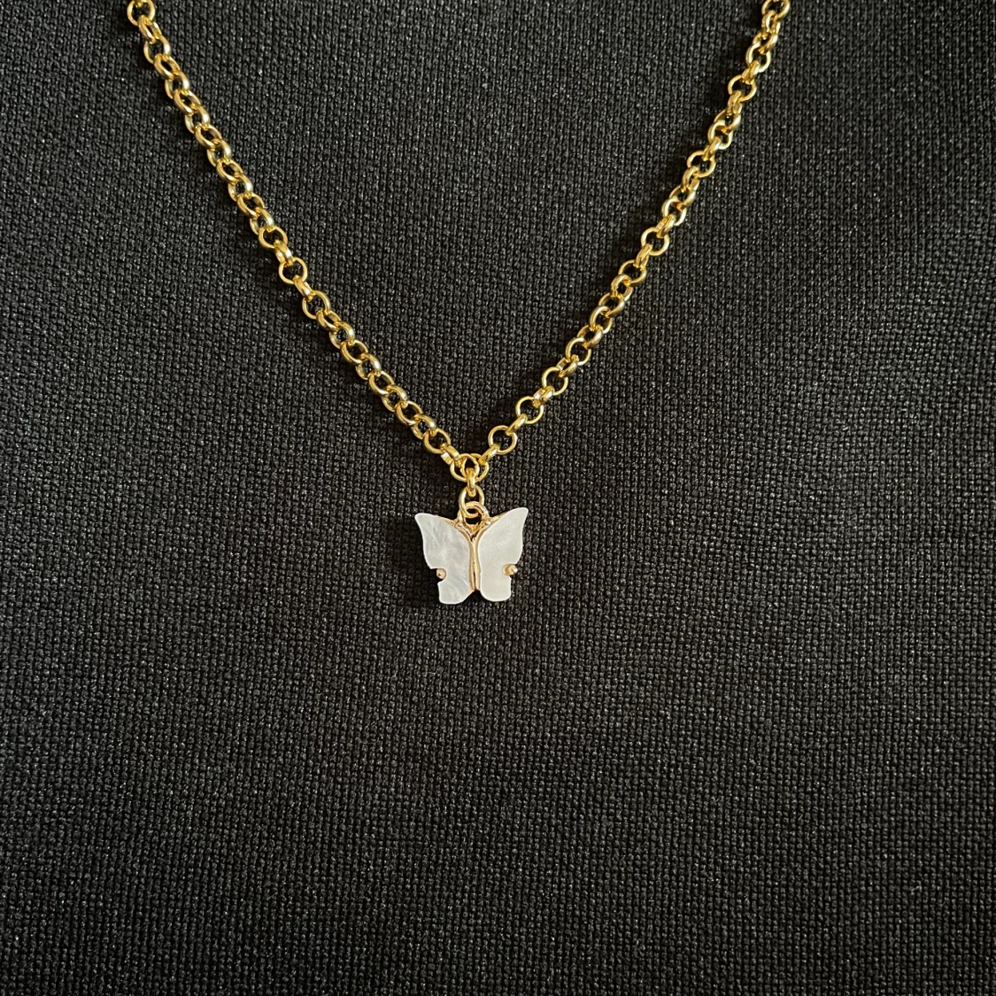 ☁️Fjäril halsband☁️