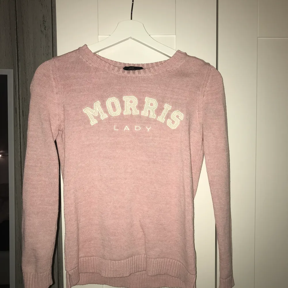 Säljer min rosa Morris lady tröja i strl XS. Stickat.
