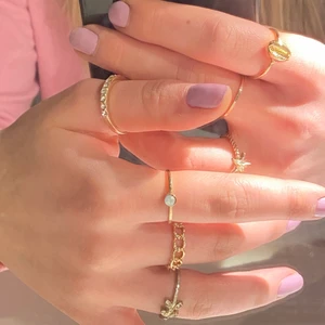 Ringar - Säljer alla dessa ringar tillsammans för 40 kr