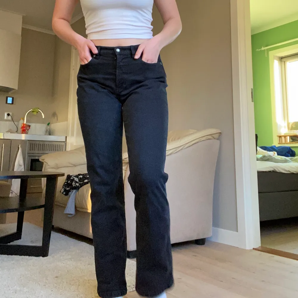 Straight leg jeans från Prêtà Porter. Storlek 40 men passar även mindre, (Jag har storlek 38). Fint skick! Frakt 66 kr.. Jeans & Byxor.