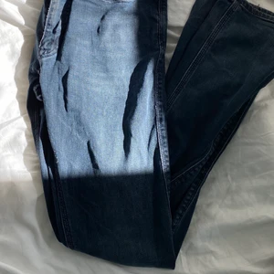 Acne jeans - Köpta ifrån Sellpy för 150kr. Säljer billigt pga hål på vissa ställen som behövs sy! Jag står för frakt 📦
