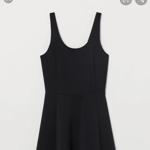 Ny hm klänning stl.42 svart - Nya hm klänningar. 2 svarta o 2 vita stl.42 100 kr/st 